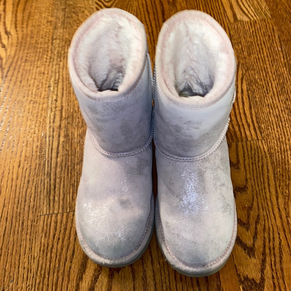Big girls pink Ugg’s